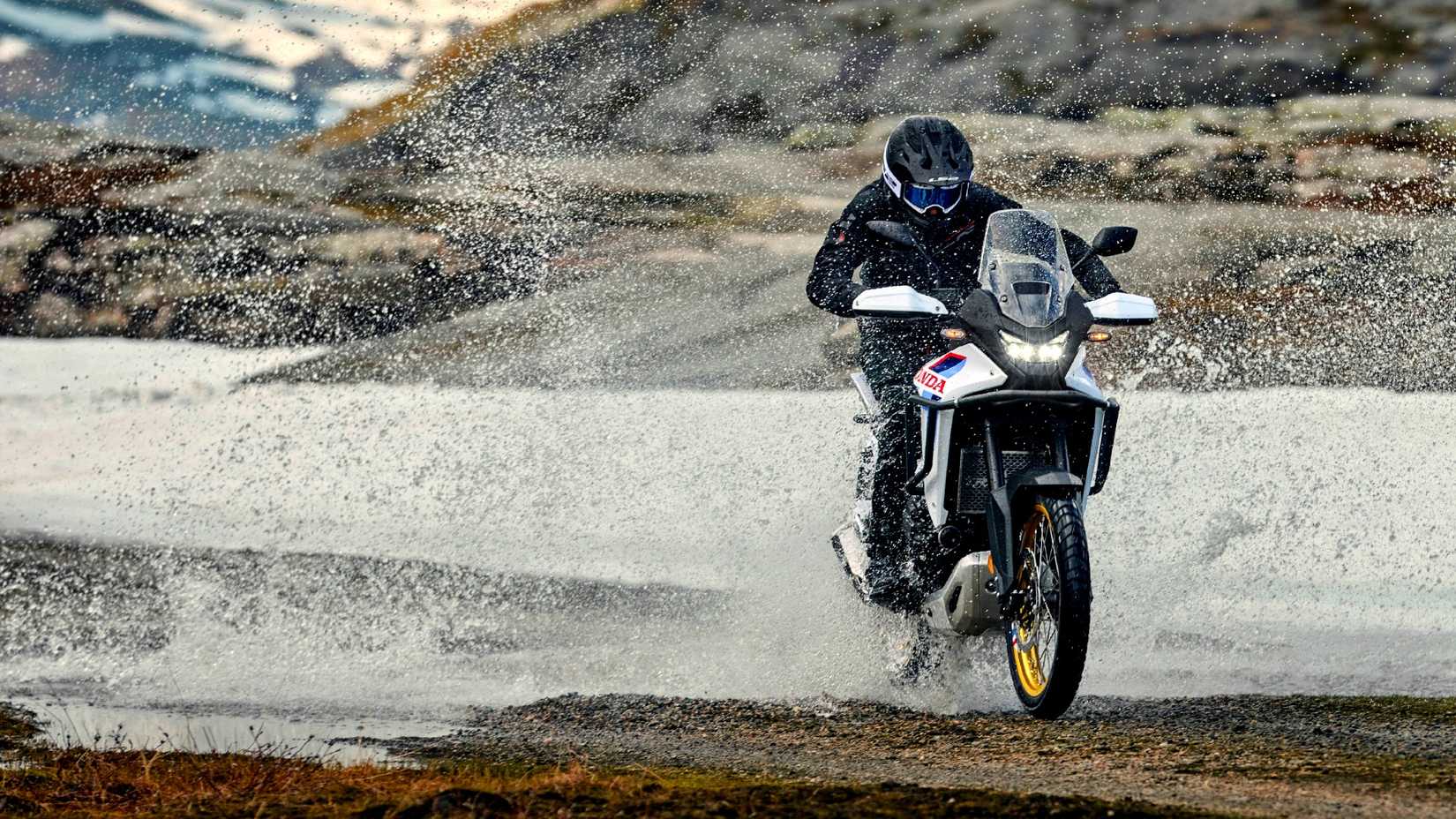 Travessia de água Honda XL750 Transalp 2026