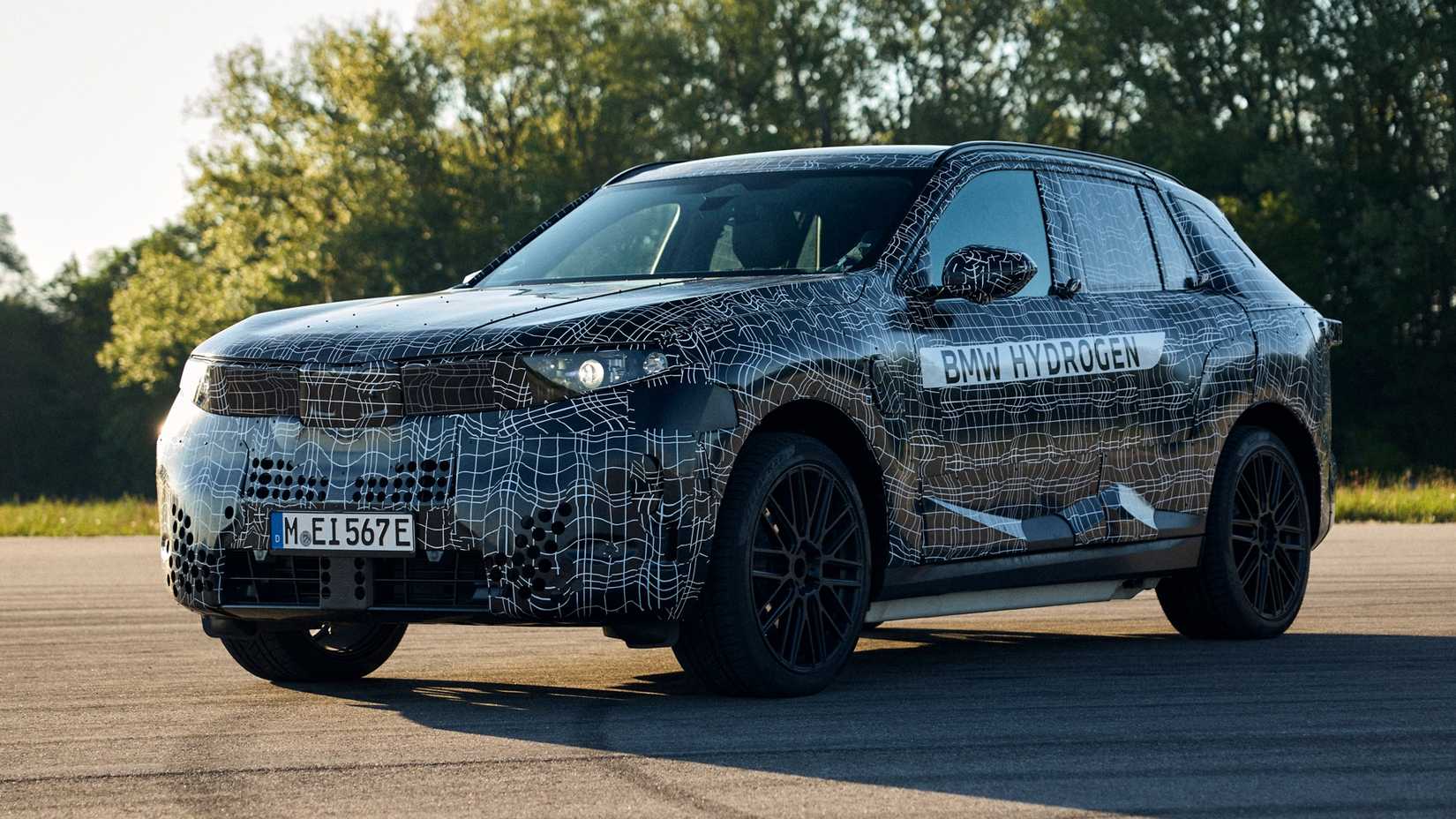 Black 2028 BMW X5 (1)