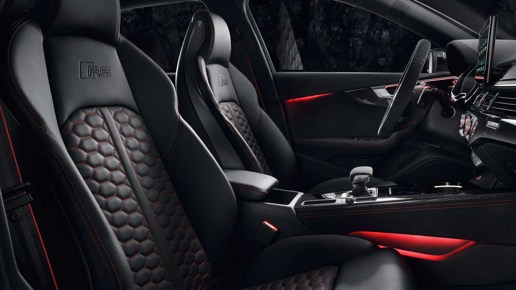 Audi RS 4 Avant interior front row view