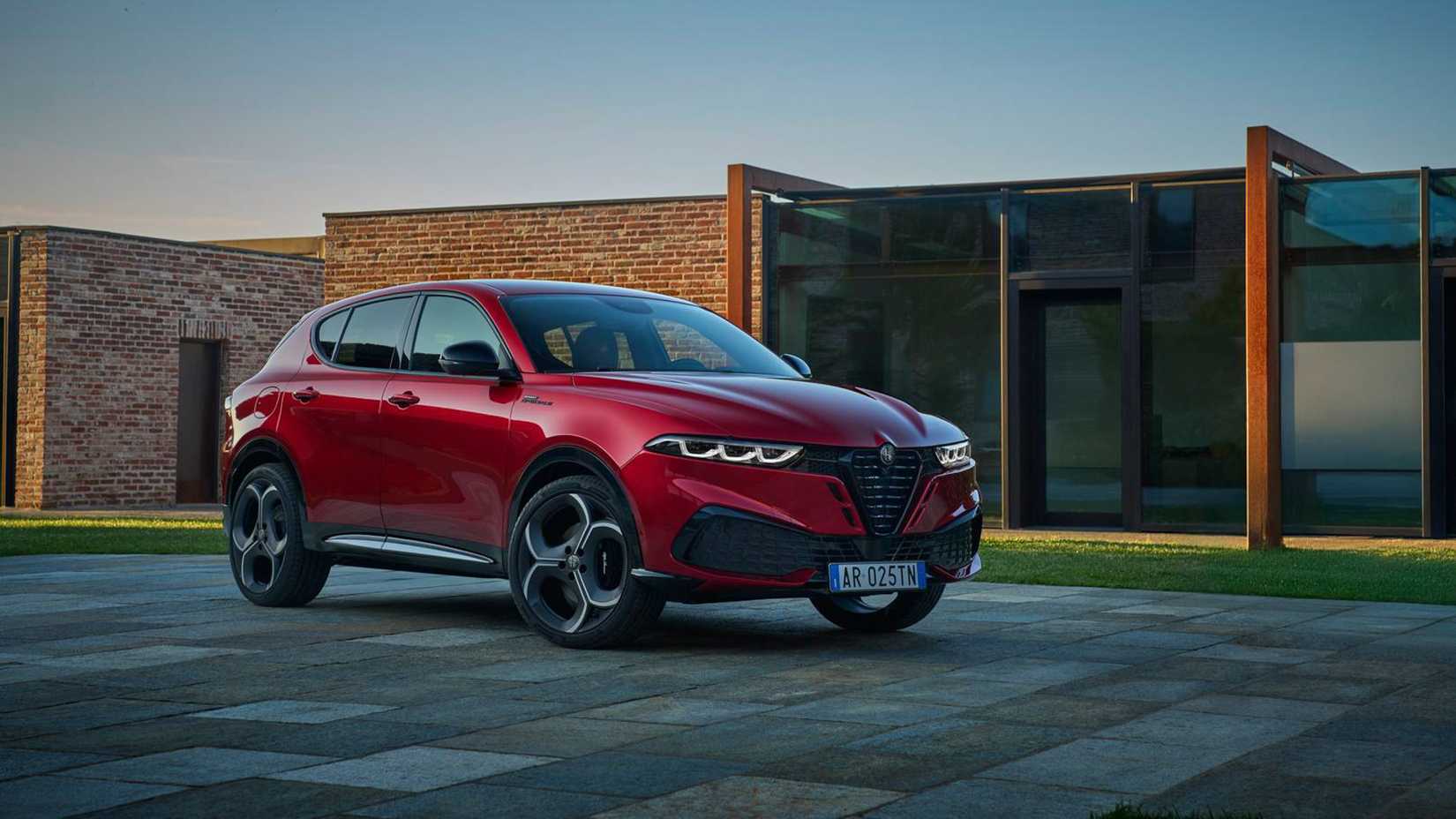 Front 3/4 view of the 2026 Alfa Romeo Tonale