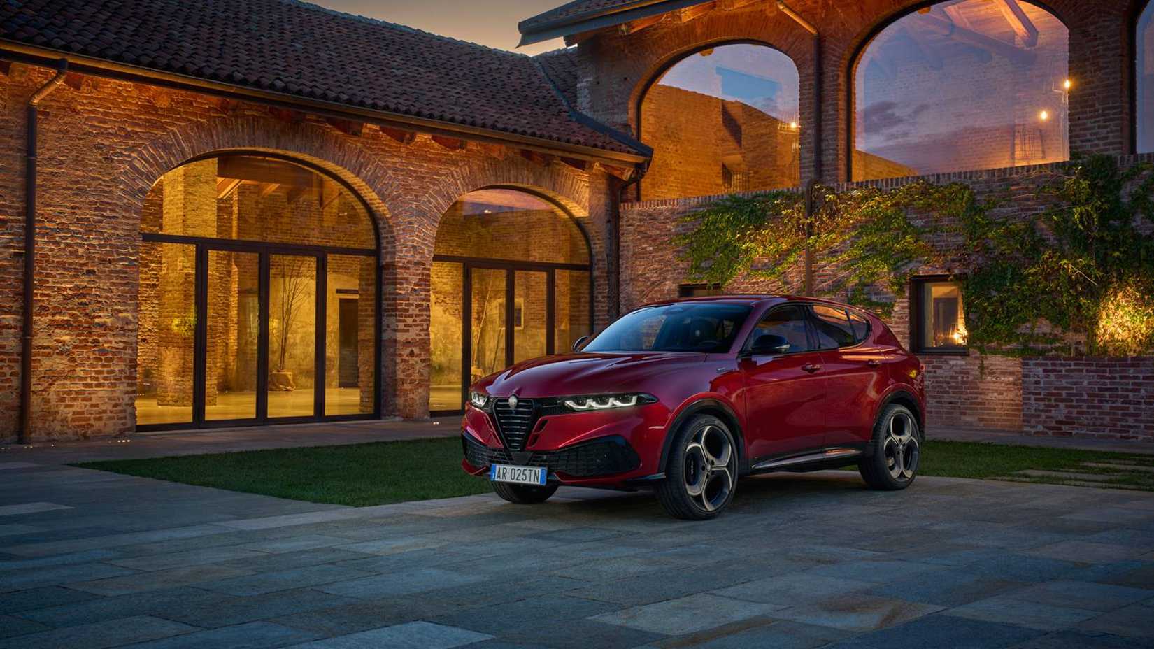 Front 3/4 view of the 2026 Alfa Romeo Tonale