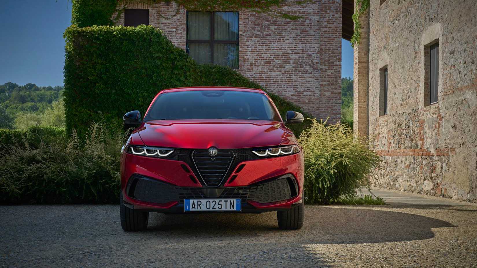 Front end of the 2026 Alfa Romeo Tonale