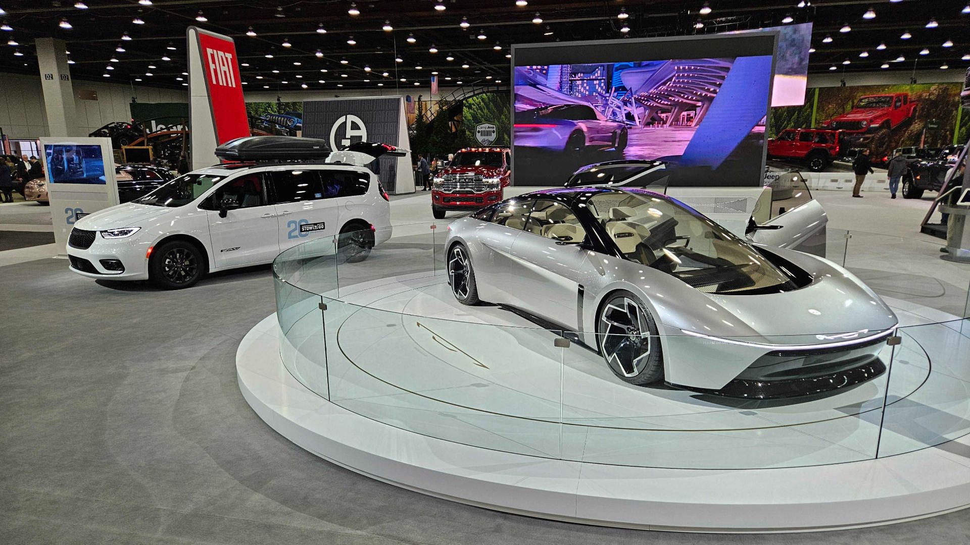 chrysler-pacifica-and-chrysler-halcyon-concept-at-2025-detroit-auto-show