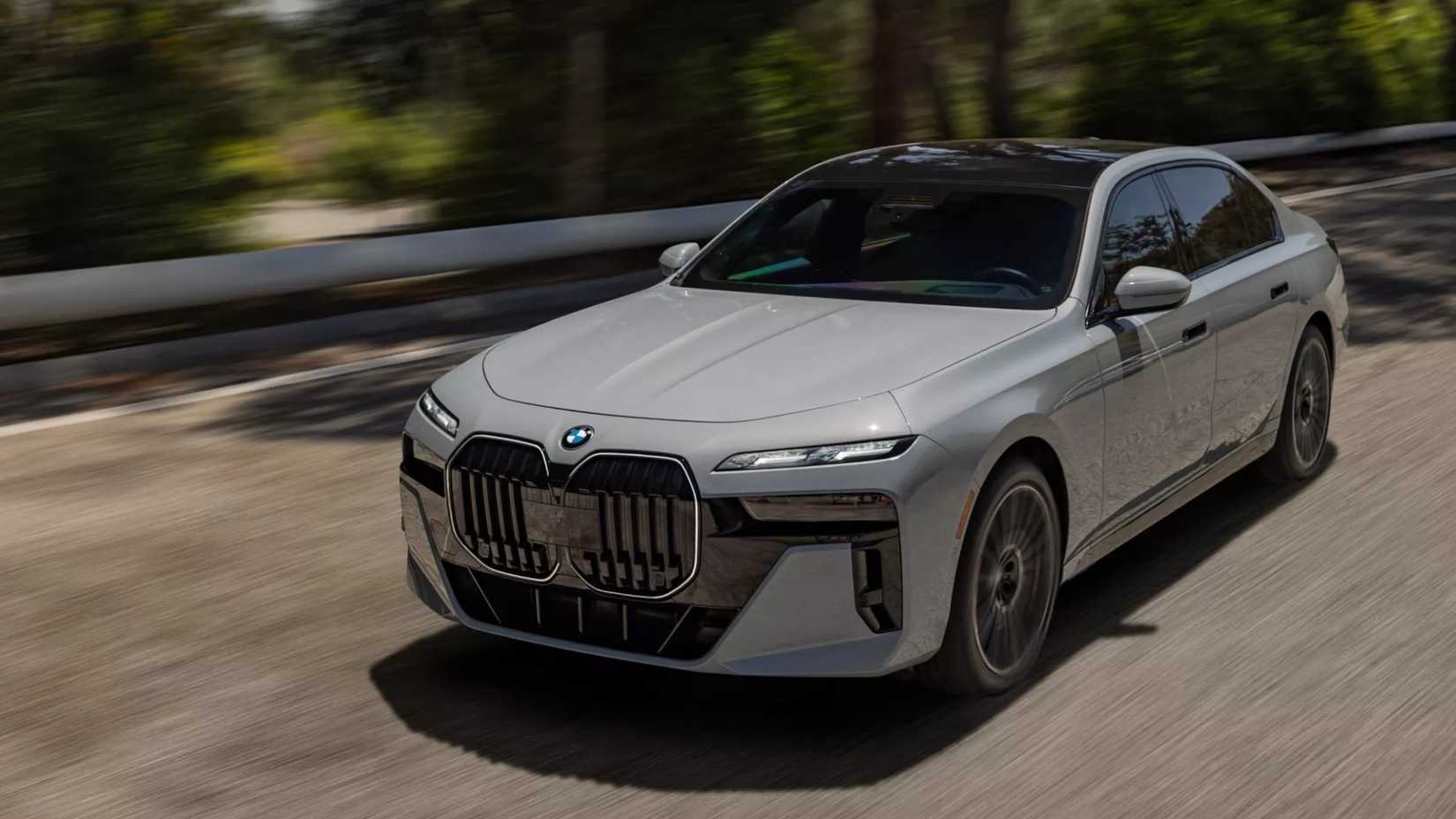 2026 BMW 740i xDrive exterior Sedan