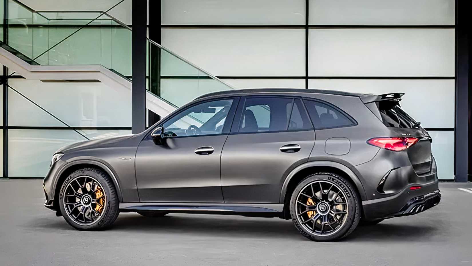 2025 Mercedes-AMG GLC 63 S E PERFORMANCE, rear 3/4