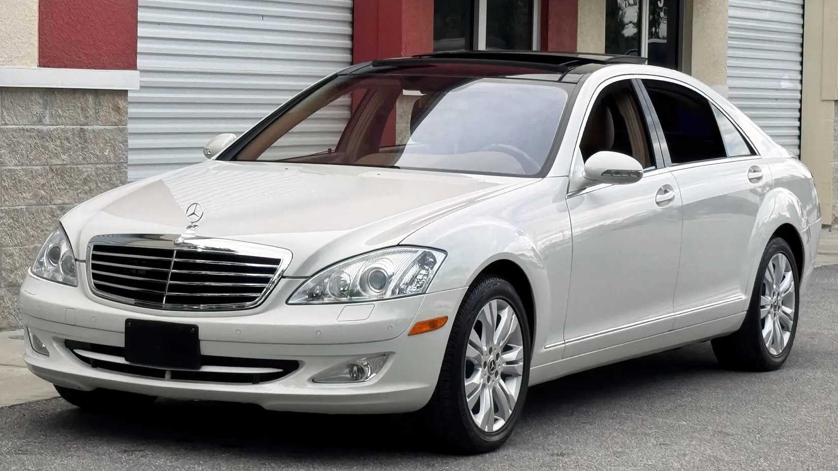 2009 Mercedes-Benz S550 4MATIC in white parked