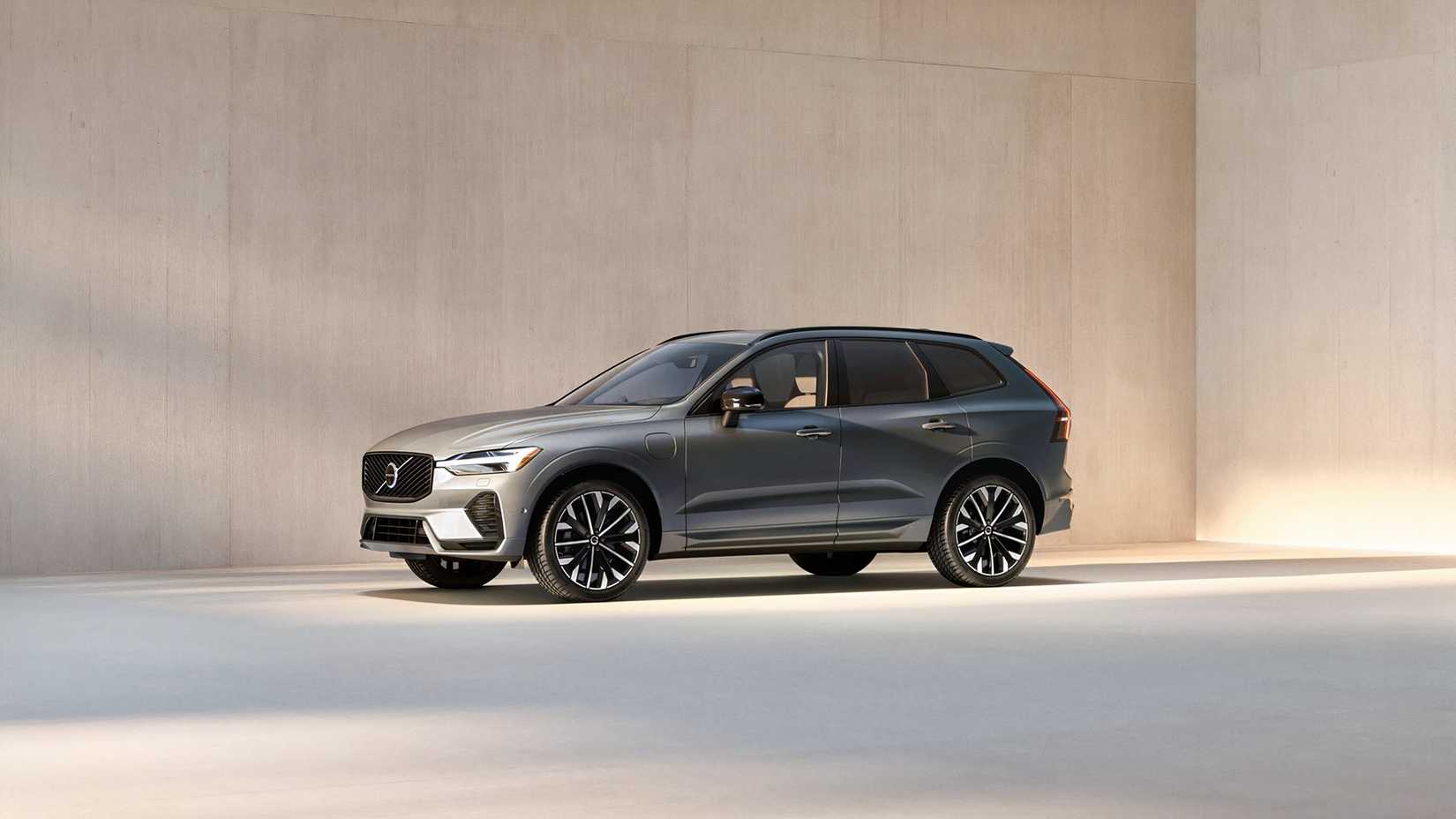 2026 Volvo XC60 T8 Ultra in gray parked