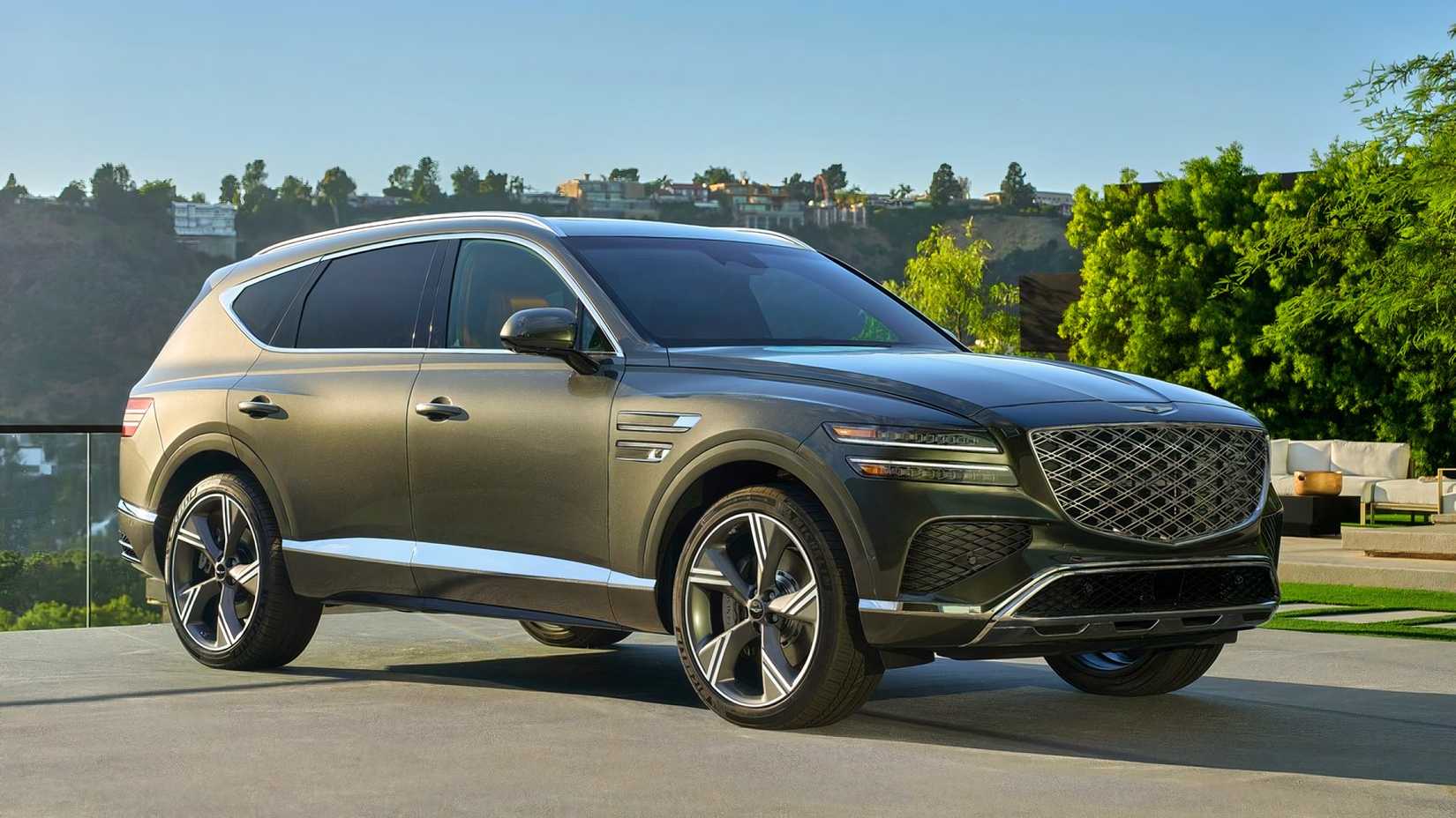 2025 Genesis GV80, front 3/4