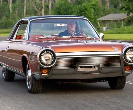 Vista frontal do terceiro quarto do Chrysler Turbine Car