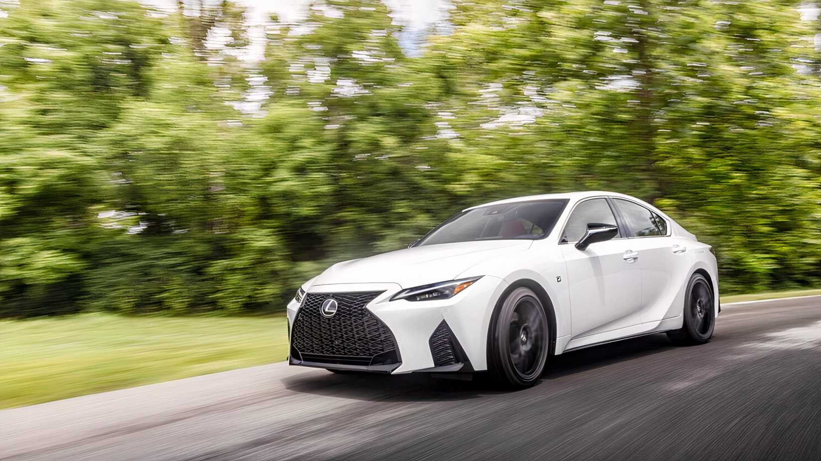 2024 Lexus IS 300, front 3/4