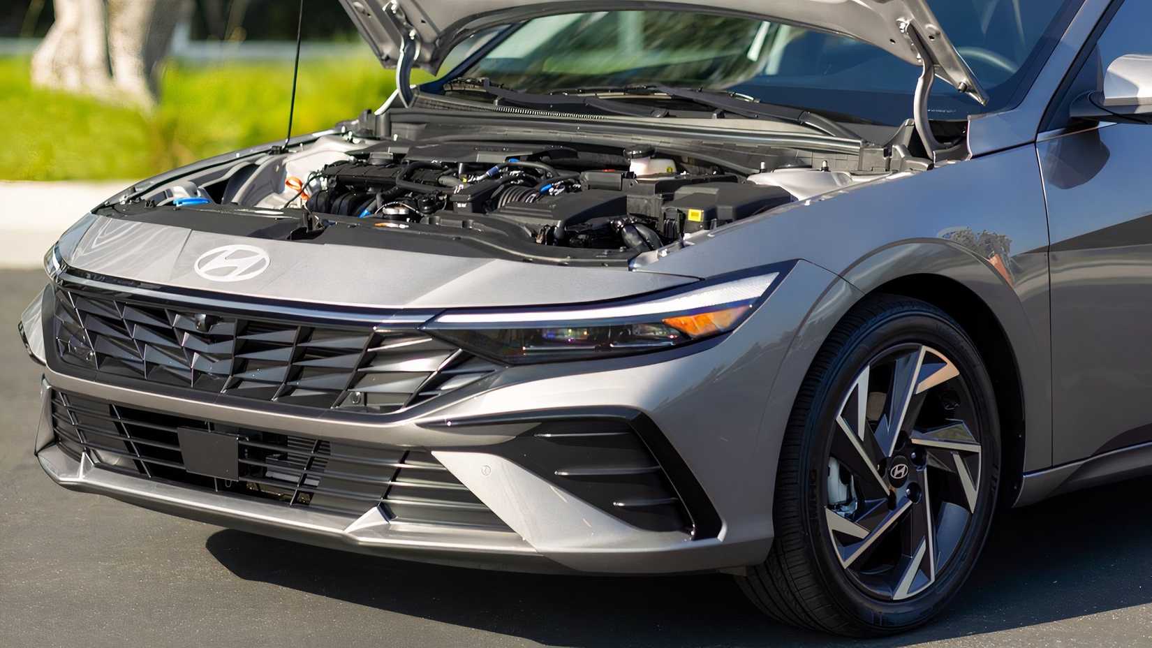 2025 Hyundai Elantra engine bay