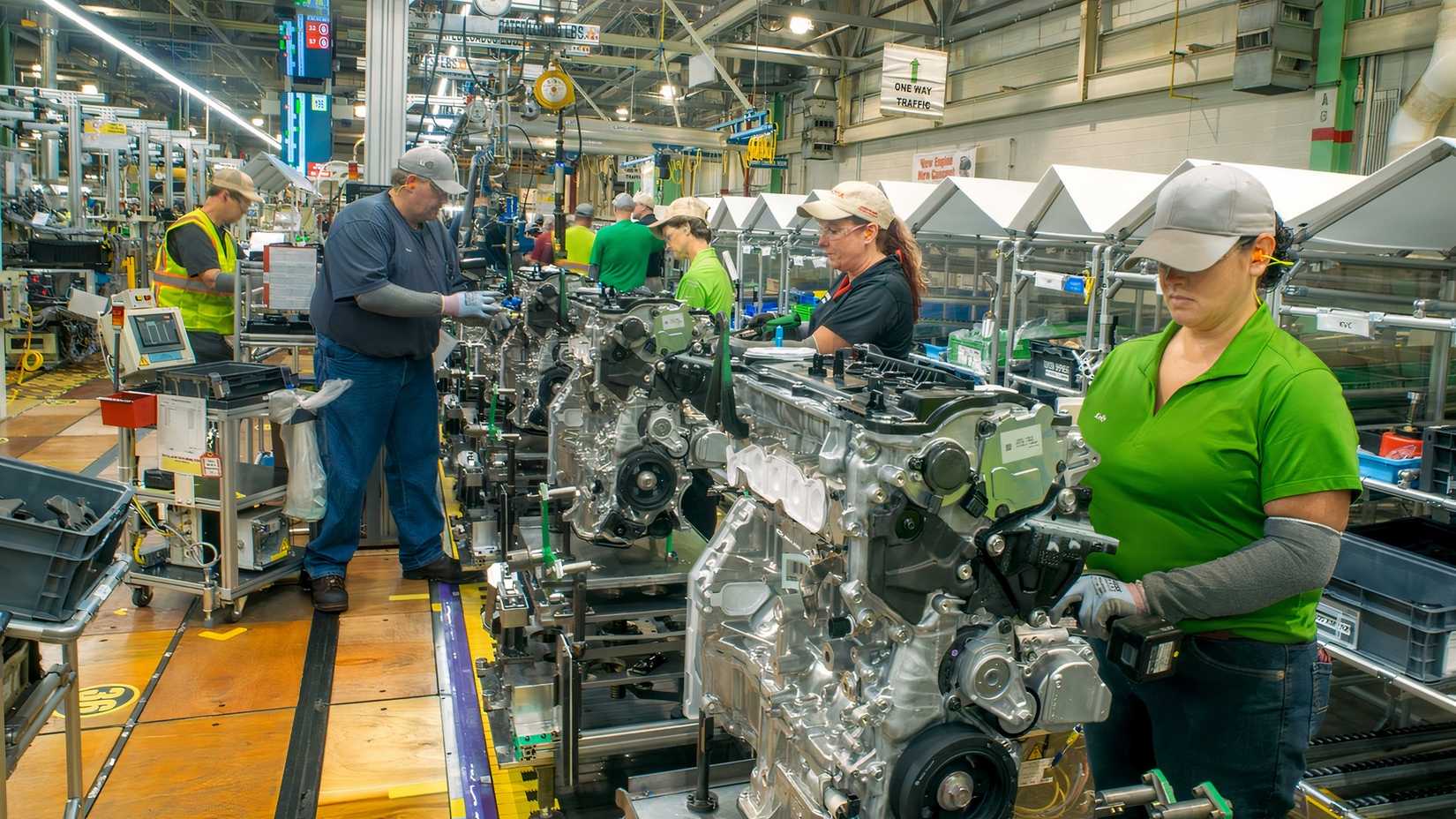 4-Cylinder Toyota engine being manufactured