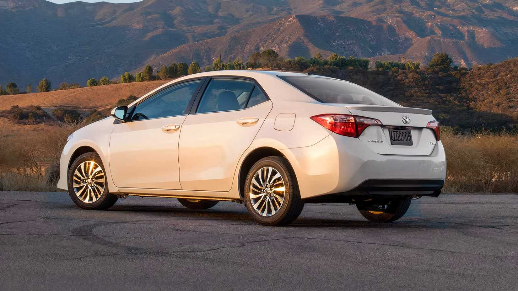 Toyota Corolla branco 2019