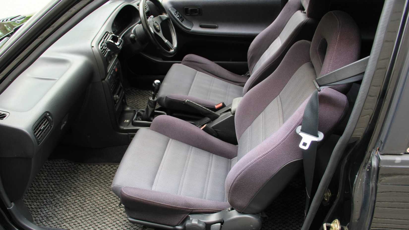 1991 Nissan Pulsar GTI-R seats