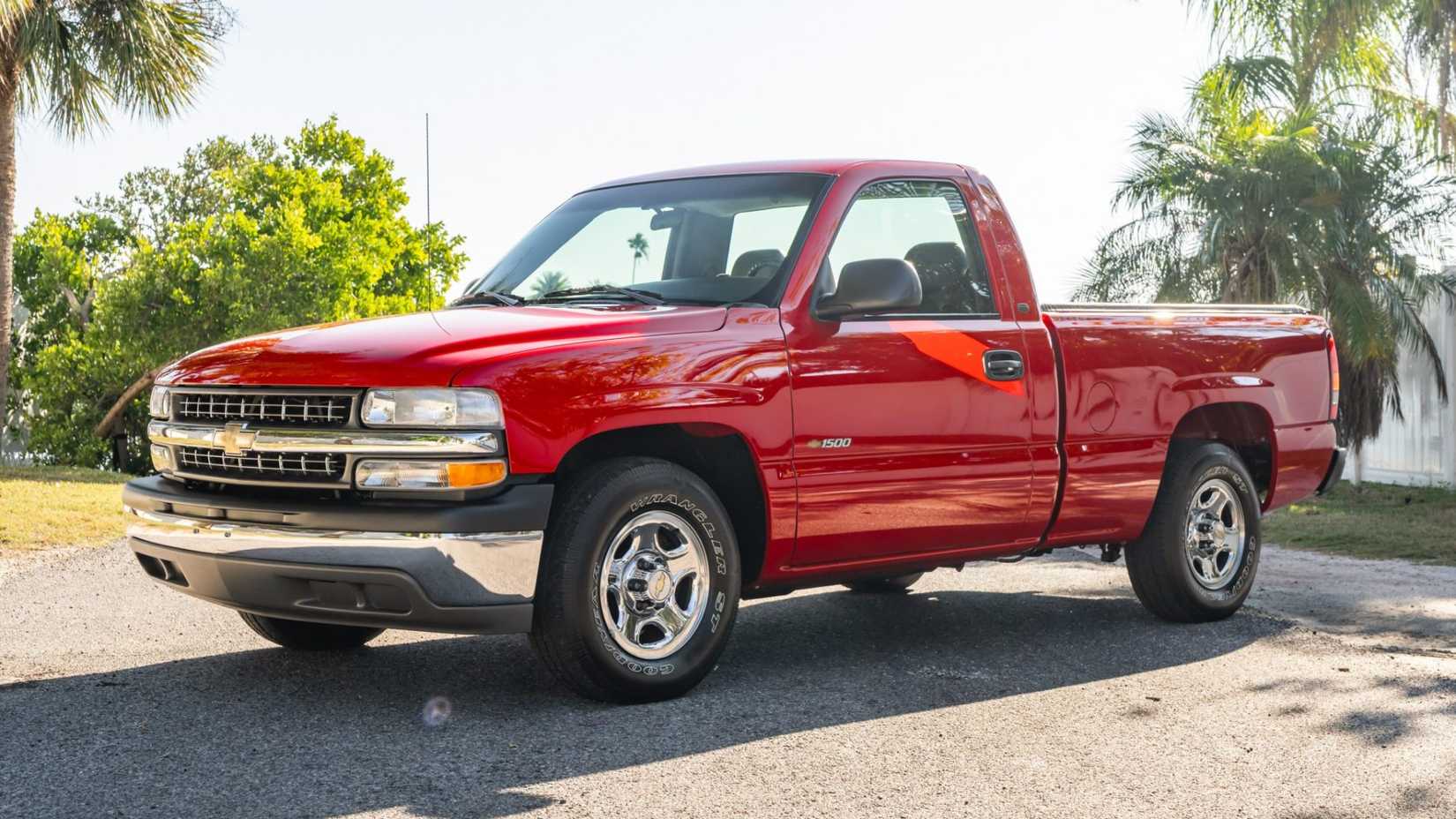 2001 Chevrolet Silverado 1500 in red front third quarter view