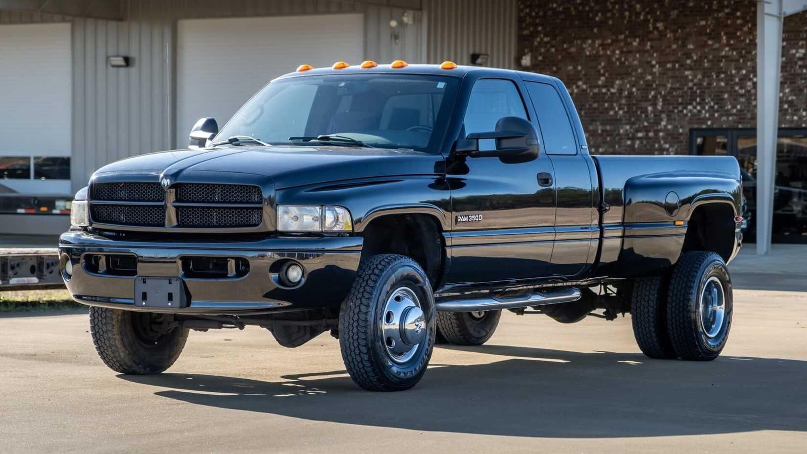 2002 Dodge Ram 3500 SLT Quad Cab Dupla 4×4 Cummins 6 velocidades_1