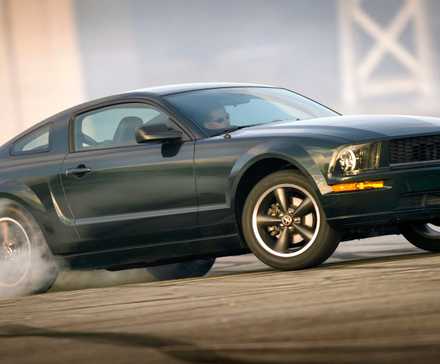 Foto de ação do Ford Mustang Bullitt 2008