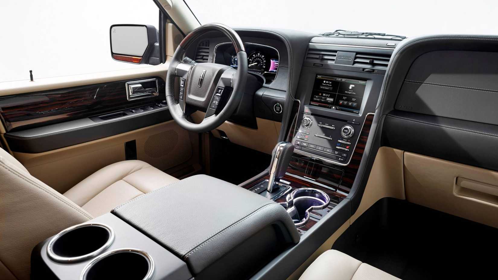 2017 Lincoln Navigator interior