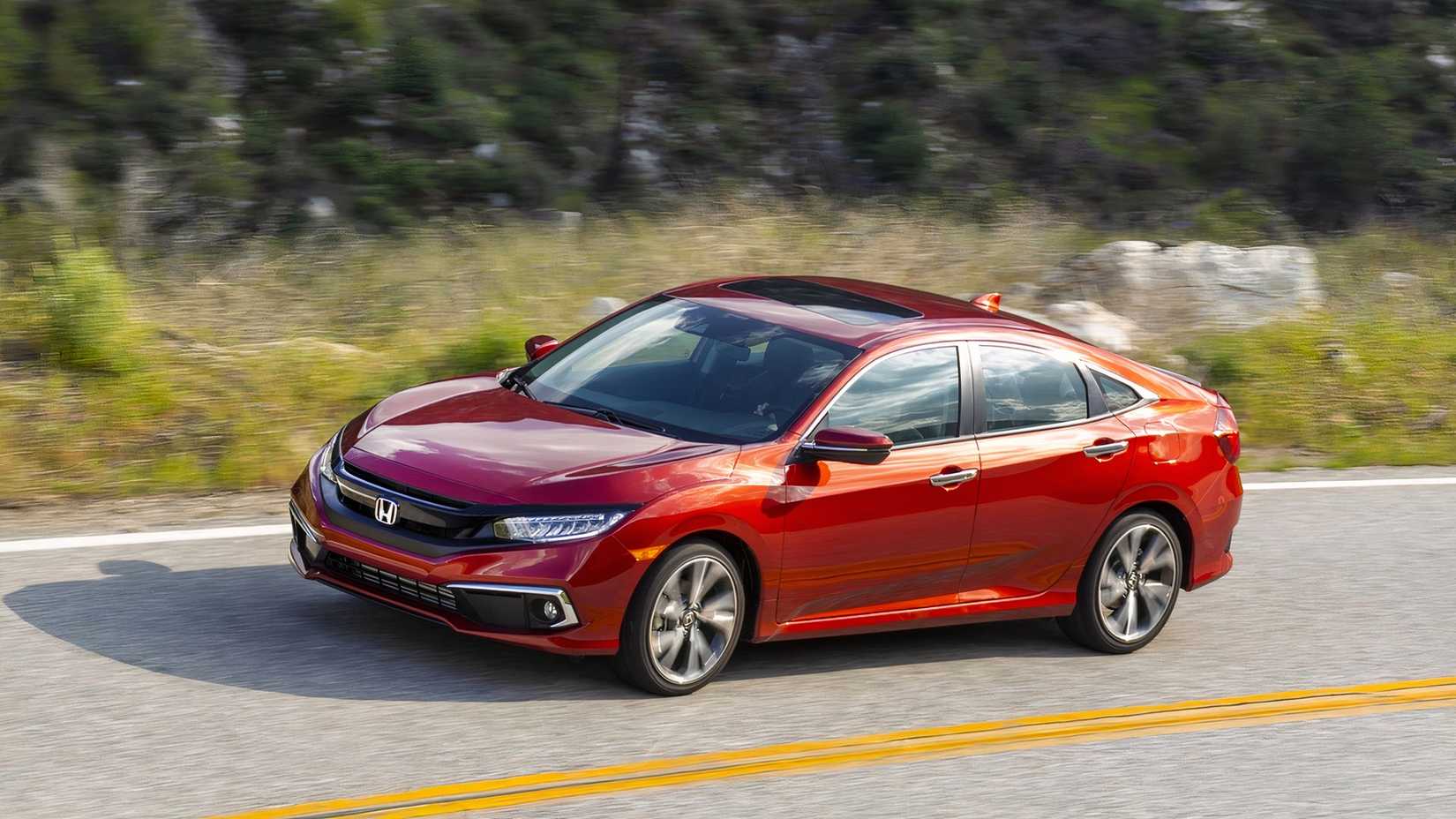 2020 Honda Civic front 3/4 driving shot