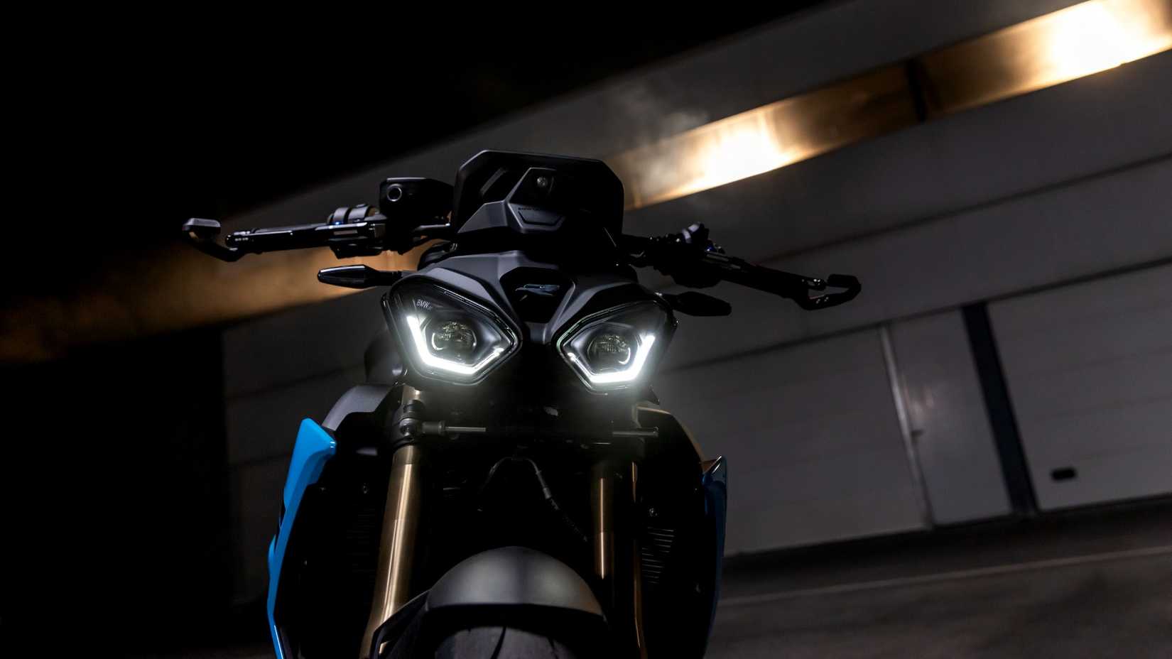 2025 BMW S 1000 R DRLs