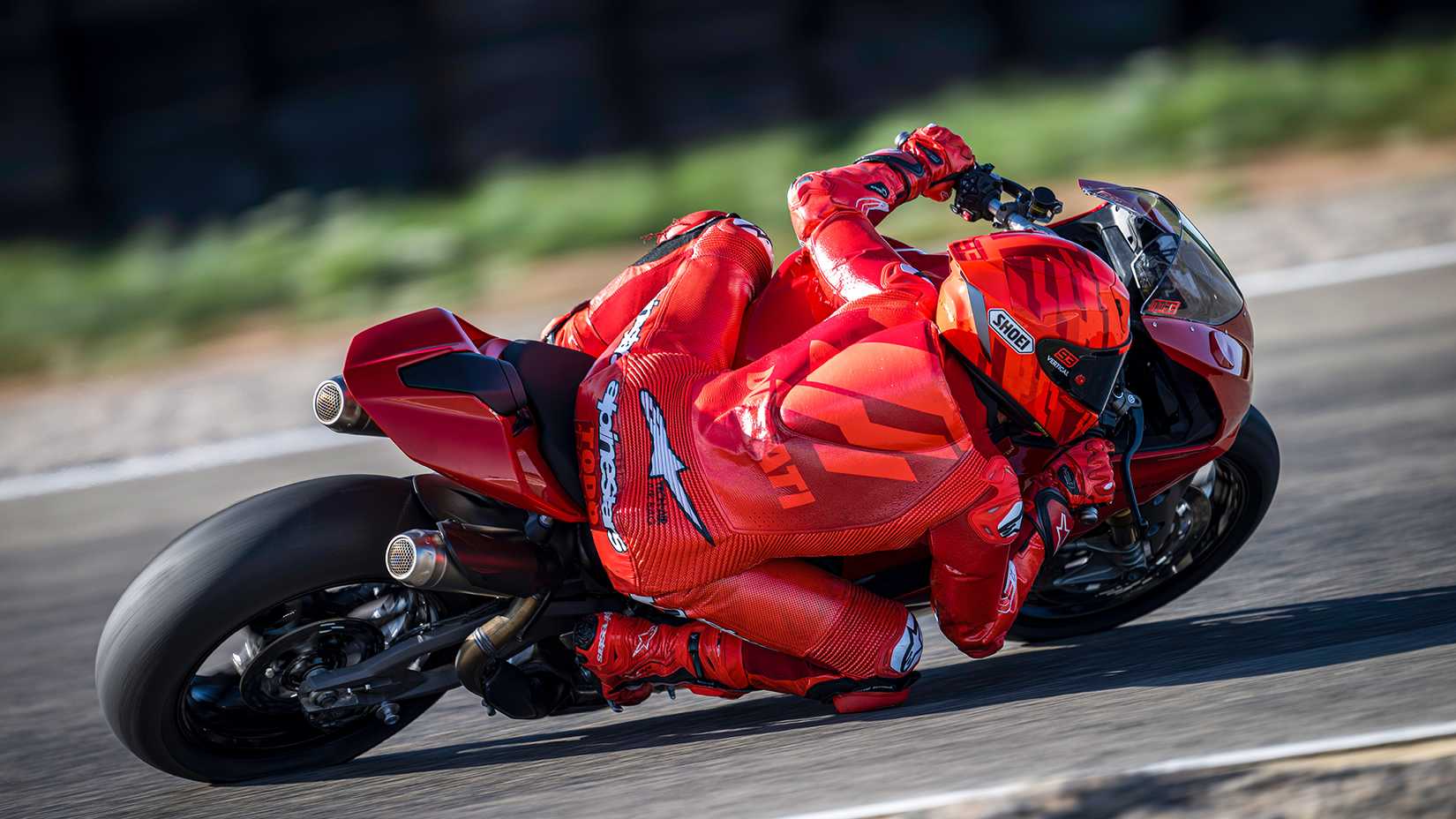 2025 Ducati Panigale V2 S Márquez em curva traseira