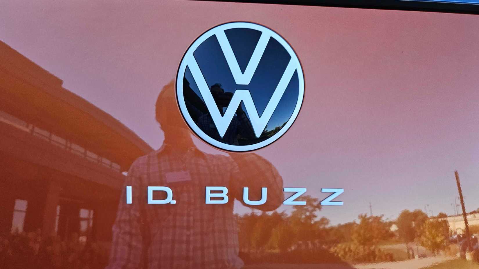 2025-vw-id-buzz-liftgate