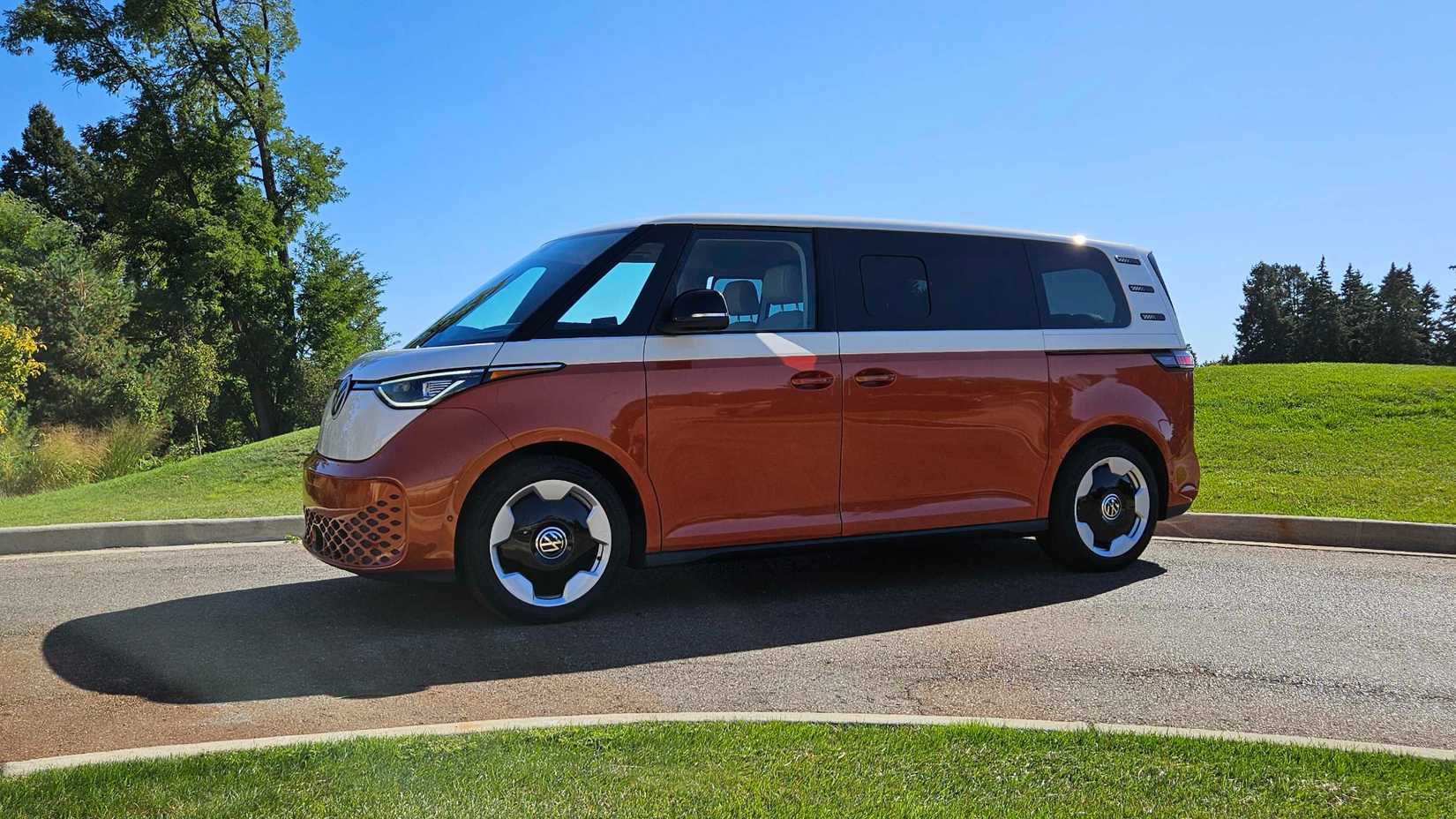 2025-vw-id-buzz-profile