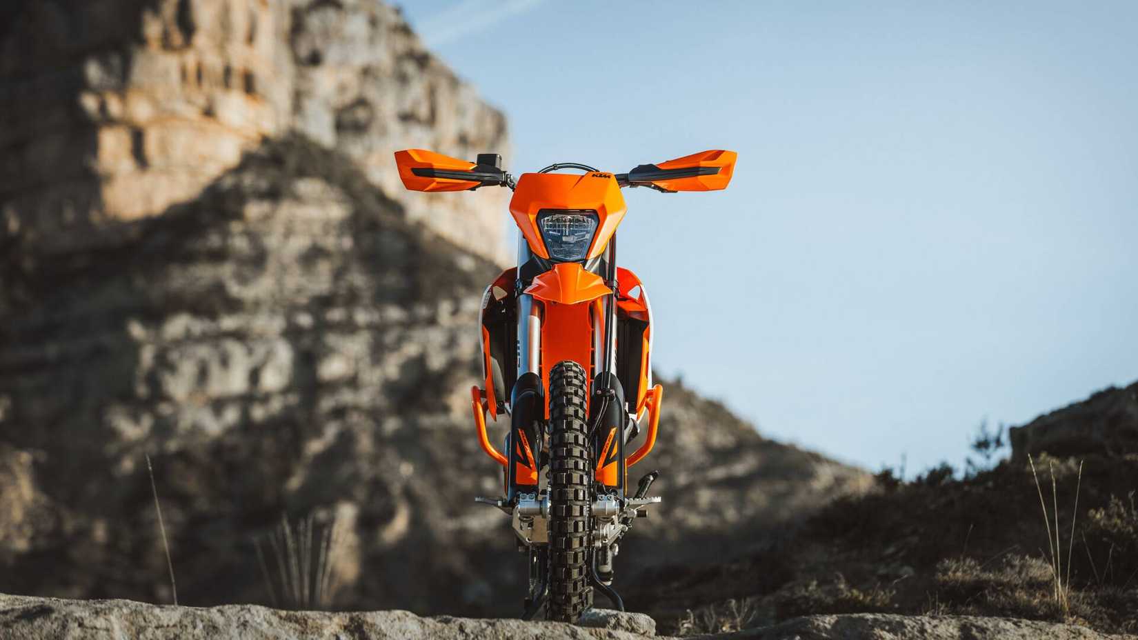 2026 KTM 690 Enduro R Front