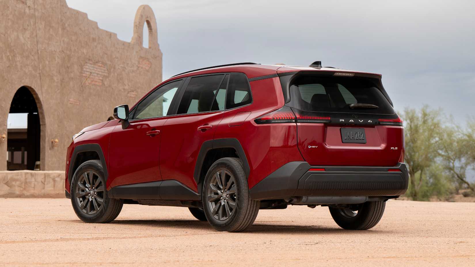 2026 Toyota RAV4 HEV XLE Premium Ruby Flare Pérola