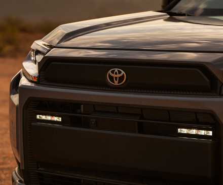 Parte frontal do Toyota RAV4 Woodland 2026