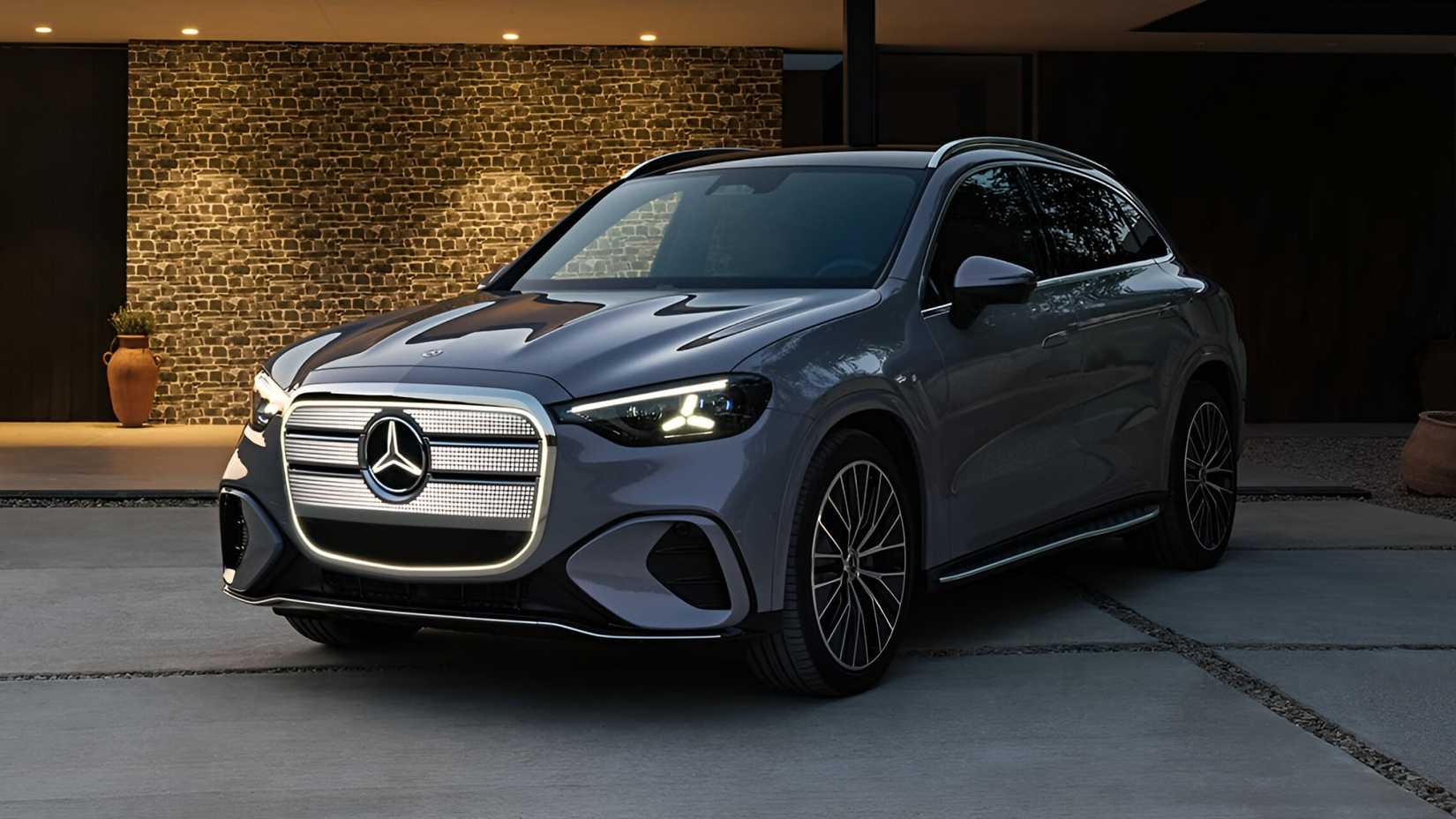 2027 Mercedes-Benz GLC 400 Electric front third quarter view