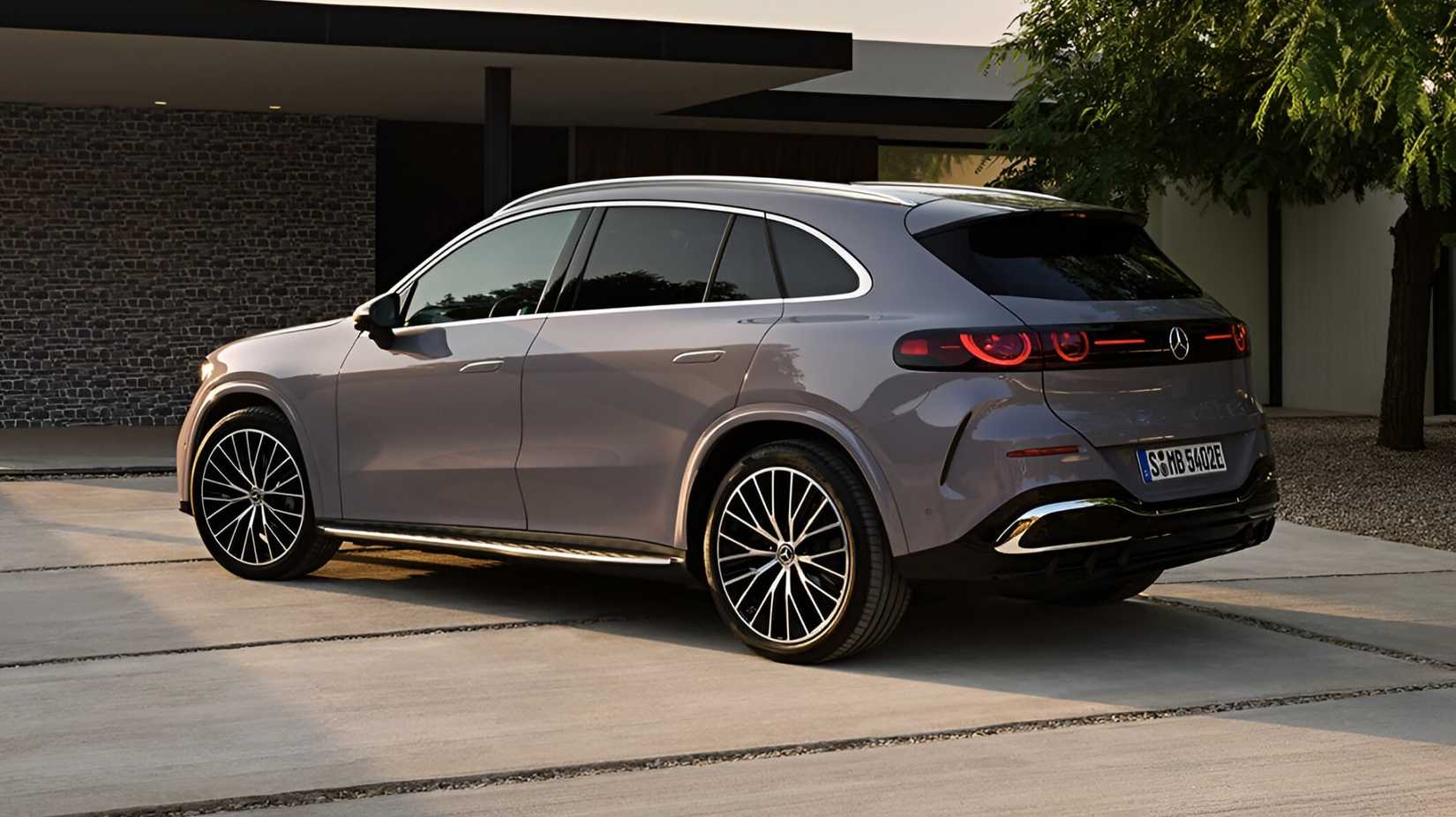 2027 Mercedes-Benz GLC 400 Electric rear third quarter view