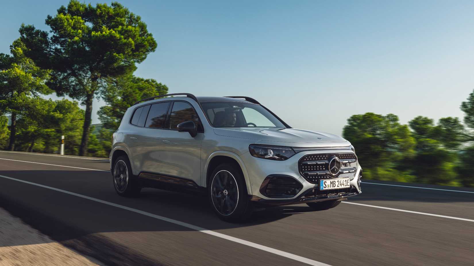 2027-mercedes-benz-glb-front-1