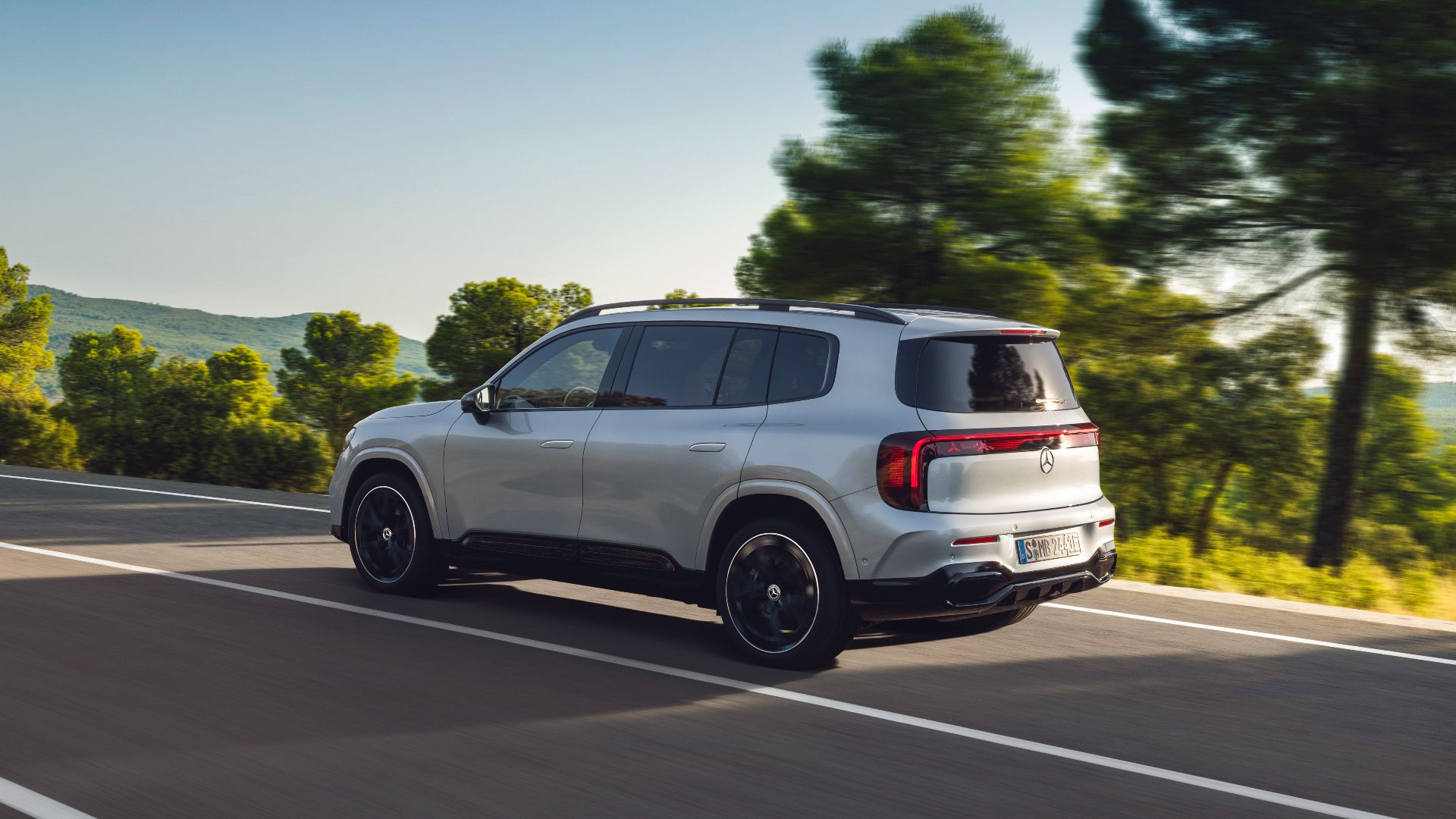 2027-mercedes-benz-glb-rear-1