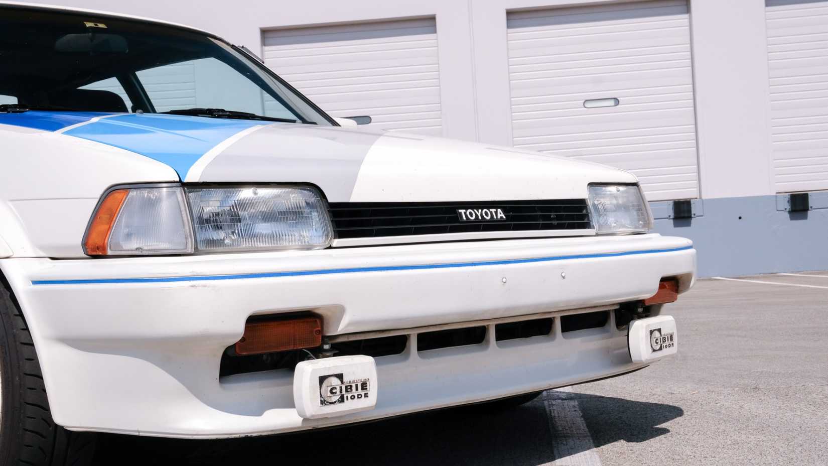 Close-up do painel frontal do Toyota Corolla FX16 GT-S 1987