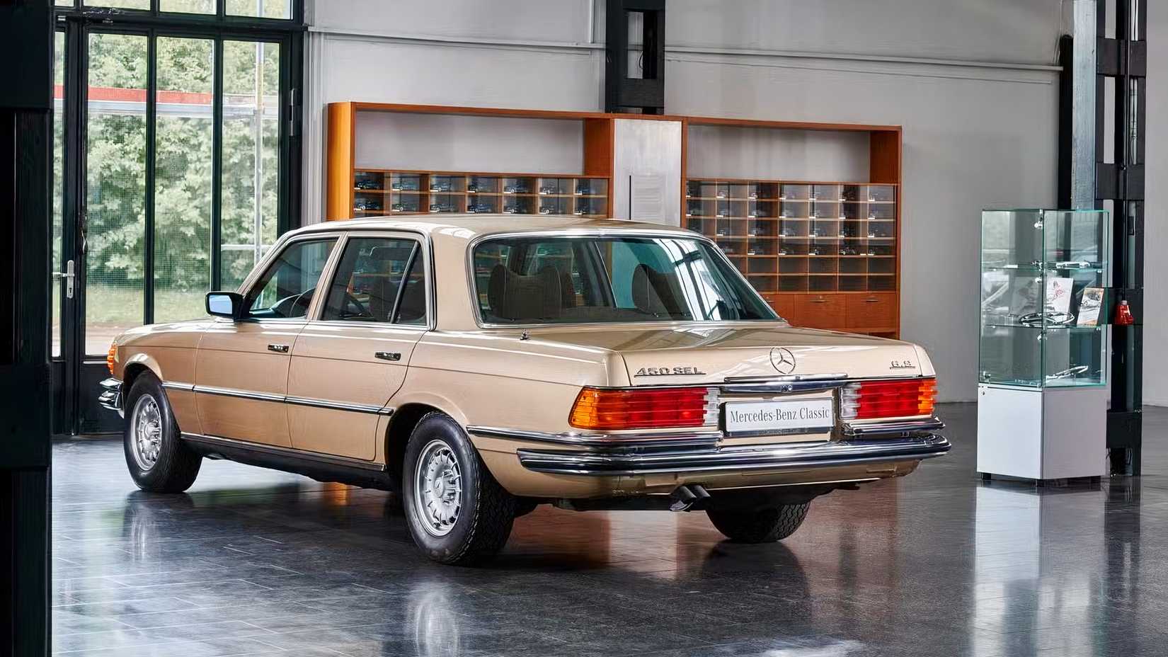 Mercedes-Benz W116 450SEL 6.9 (1)