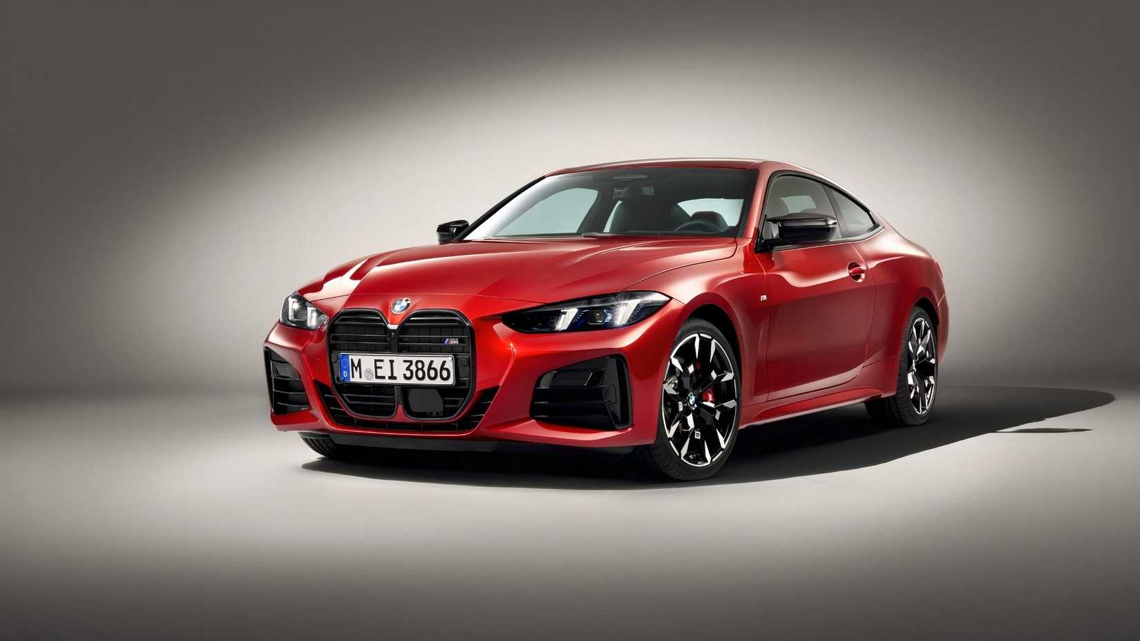 G22 BMW 4 Series front 34 shot