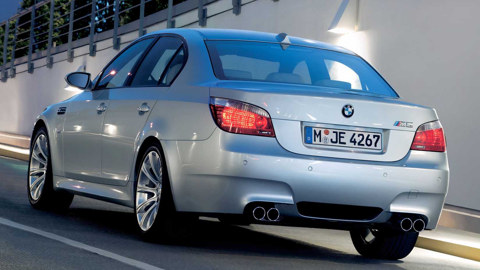 2005 BMW M5, rear 3.4