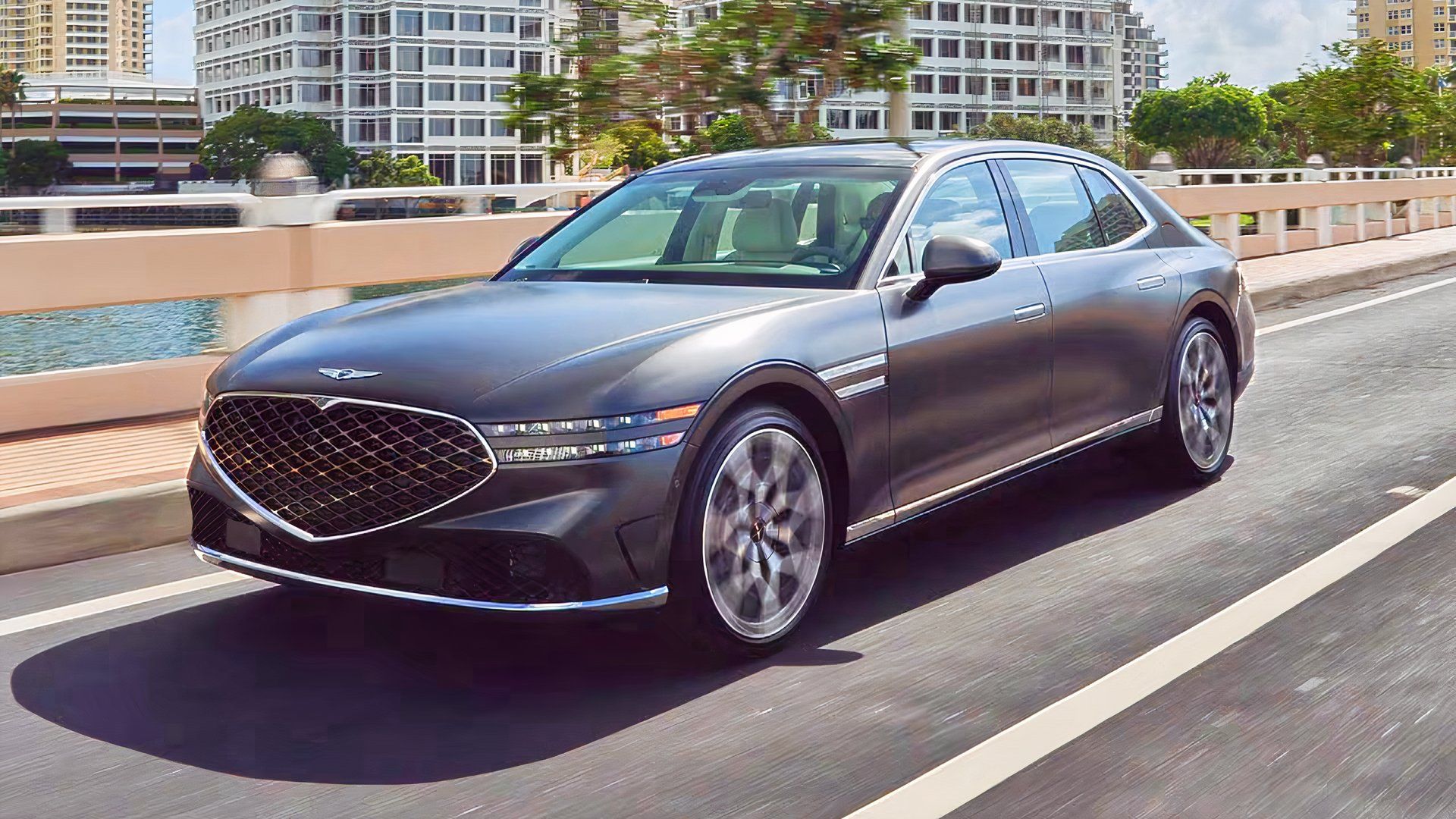 2026 Genesis G90 e-SC Prestige Black sendo conduzido