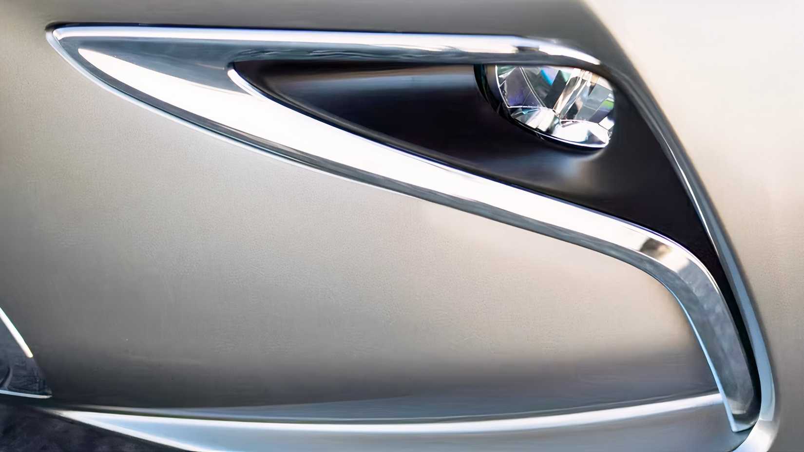2017 Lexus ES 350 headlight detail