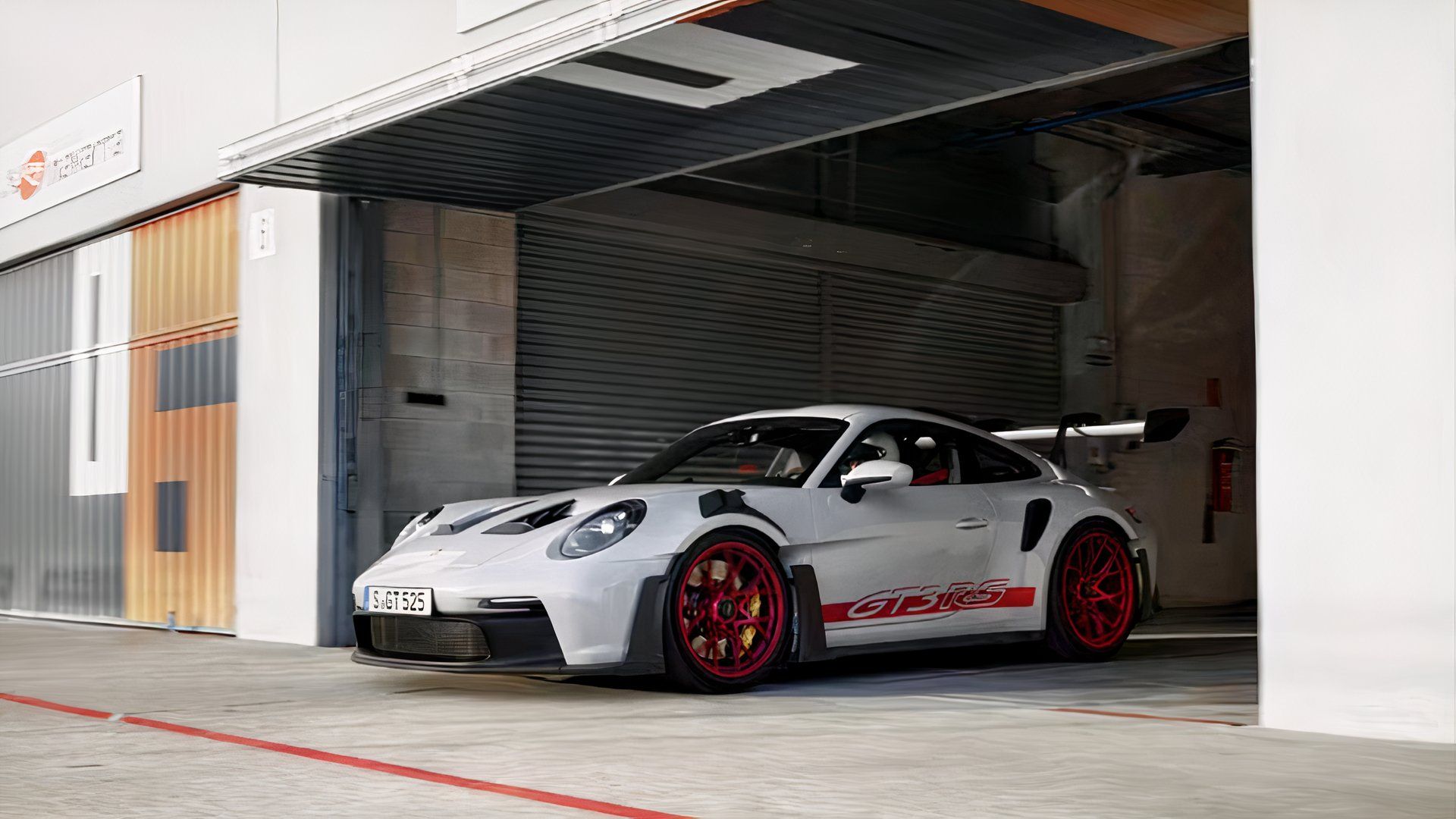 2025 Porsche 911 GT3 RS estacionado