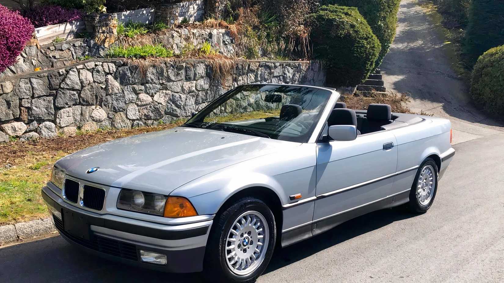 1994 BMW 318i in silver parked