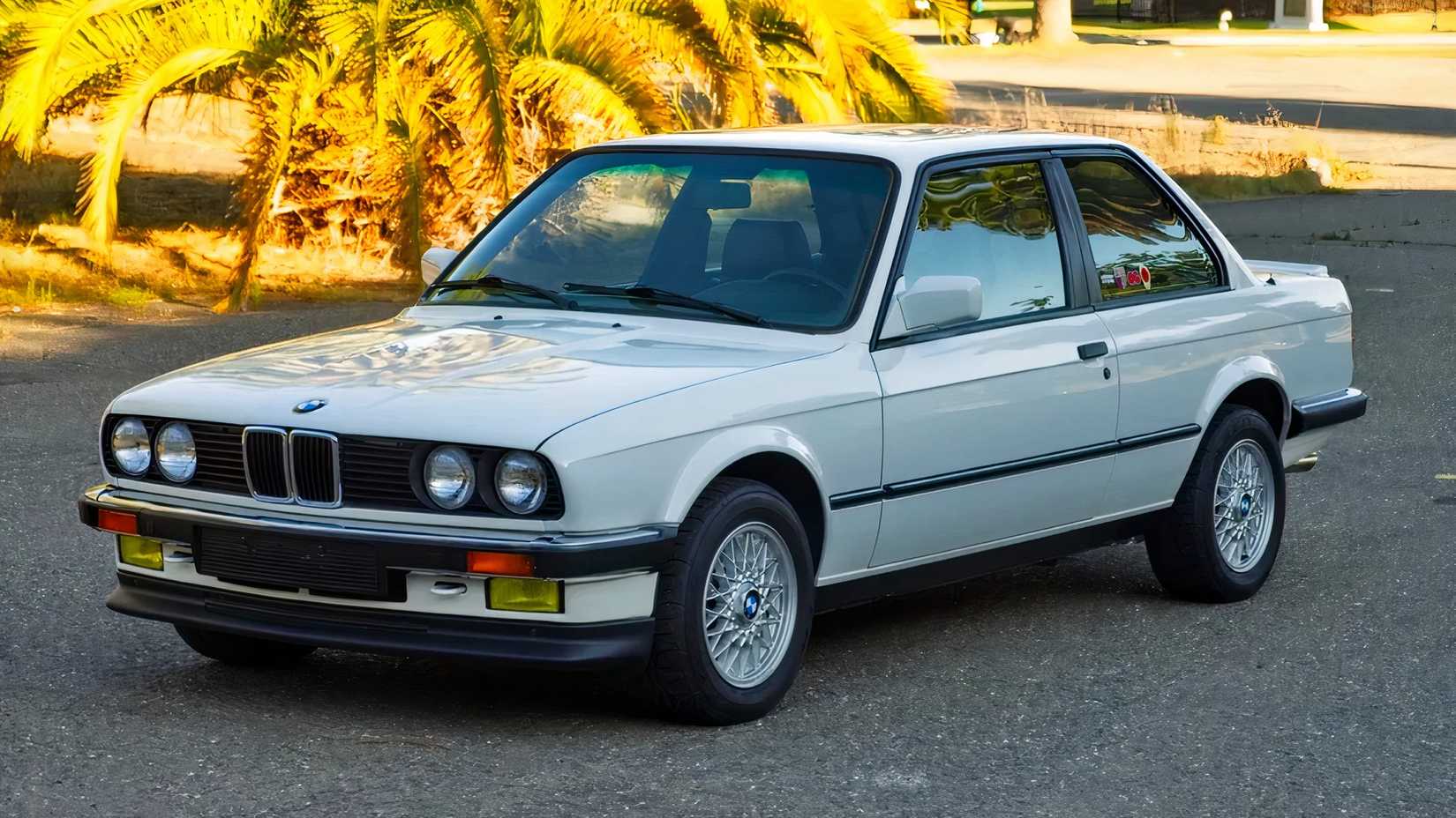 1987 BMW 325is in white