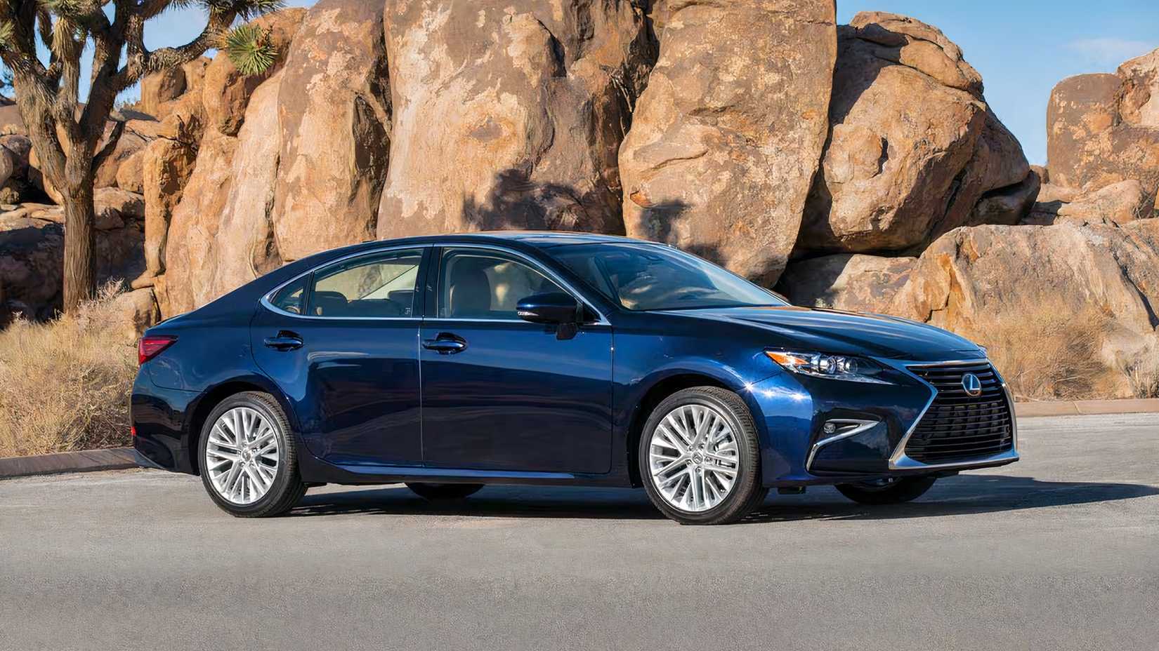 2017 Lexus ES 350 in blue parked