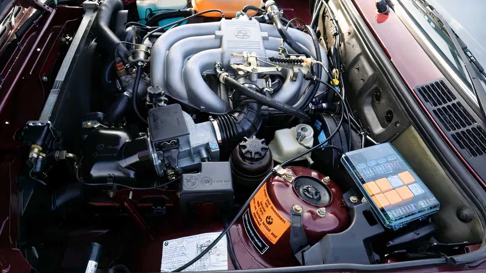 1985 BMW 325e engine bay