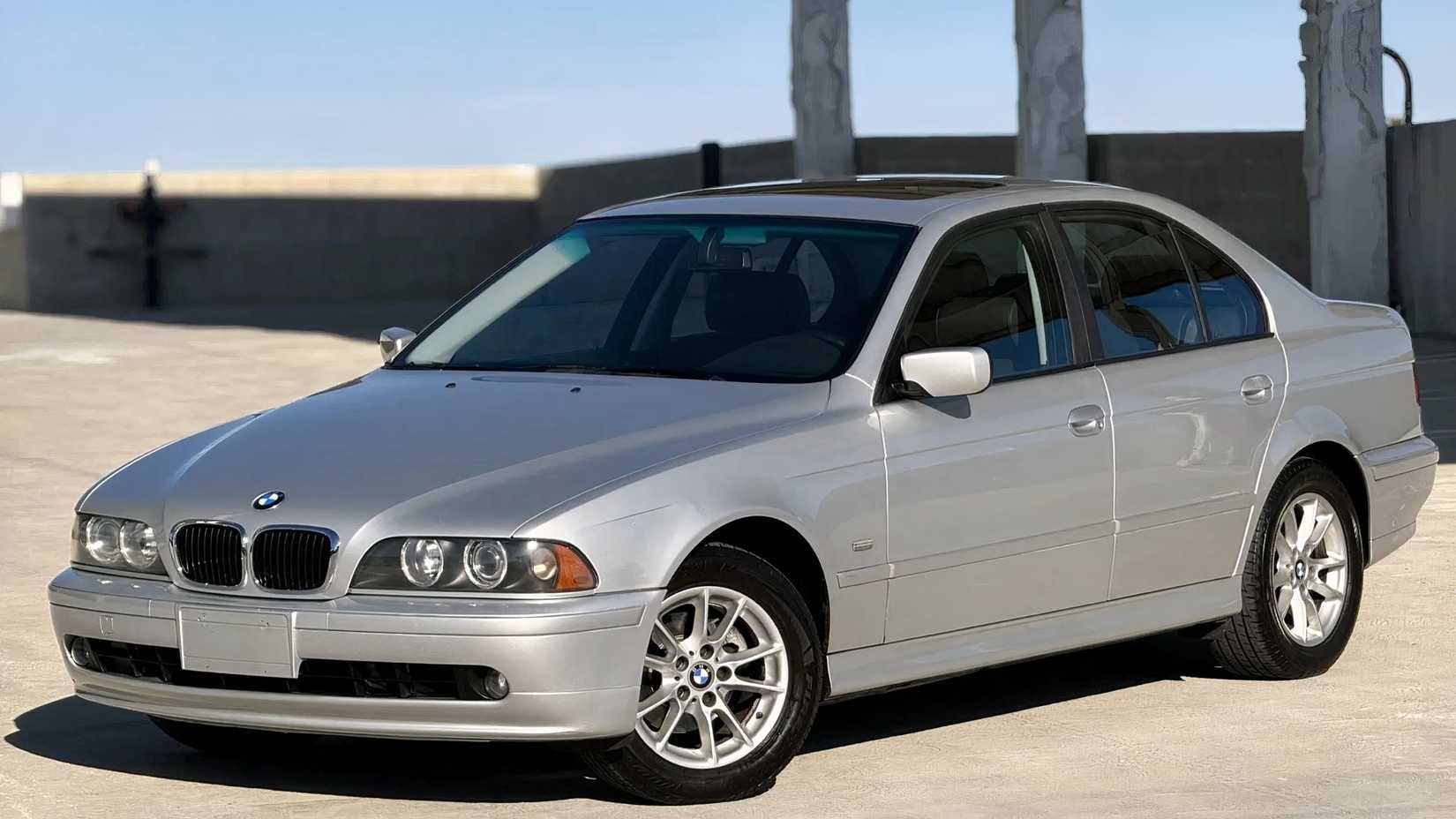 2003 BMW 525i in silver
