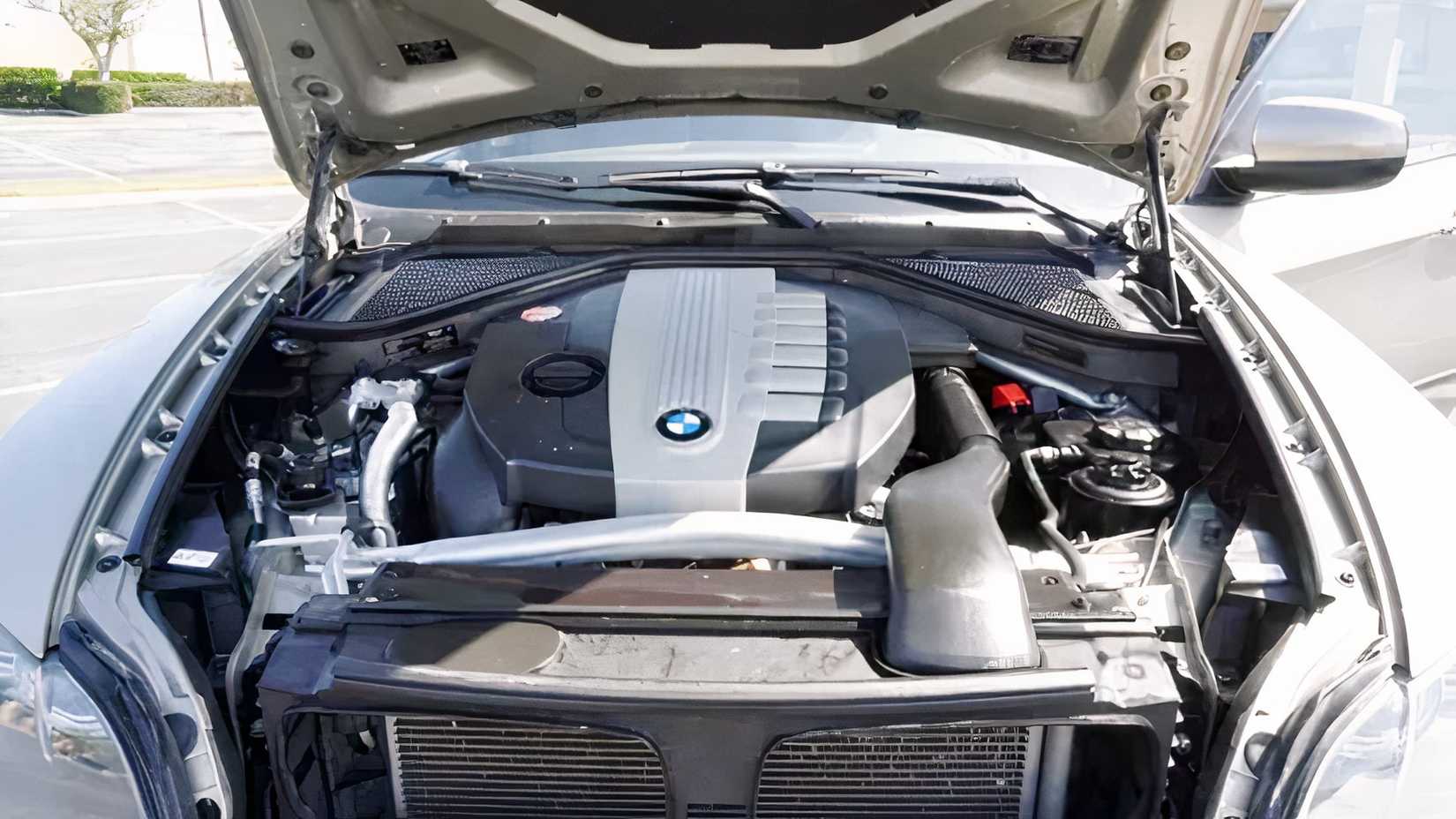 2011 BMW X5 engine bay