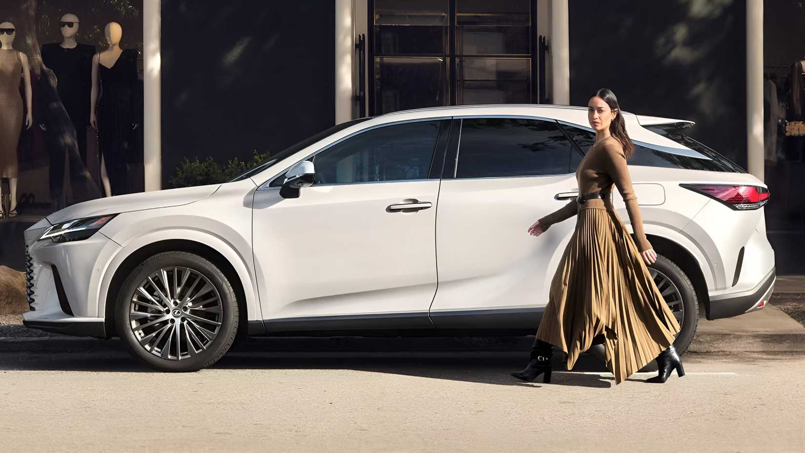 2026 Lexus RX side profile view