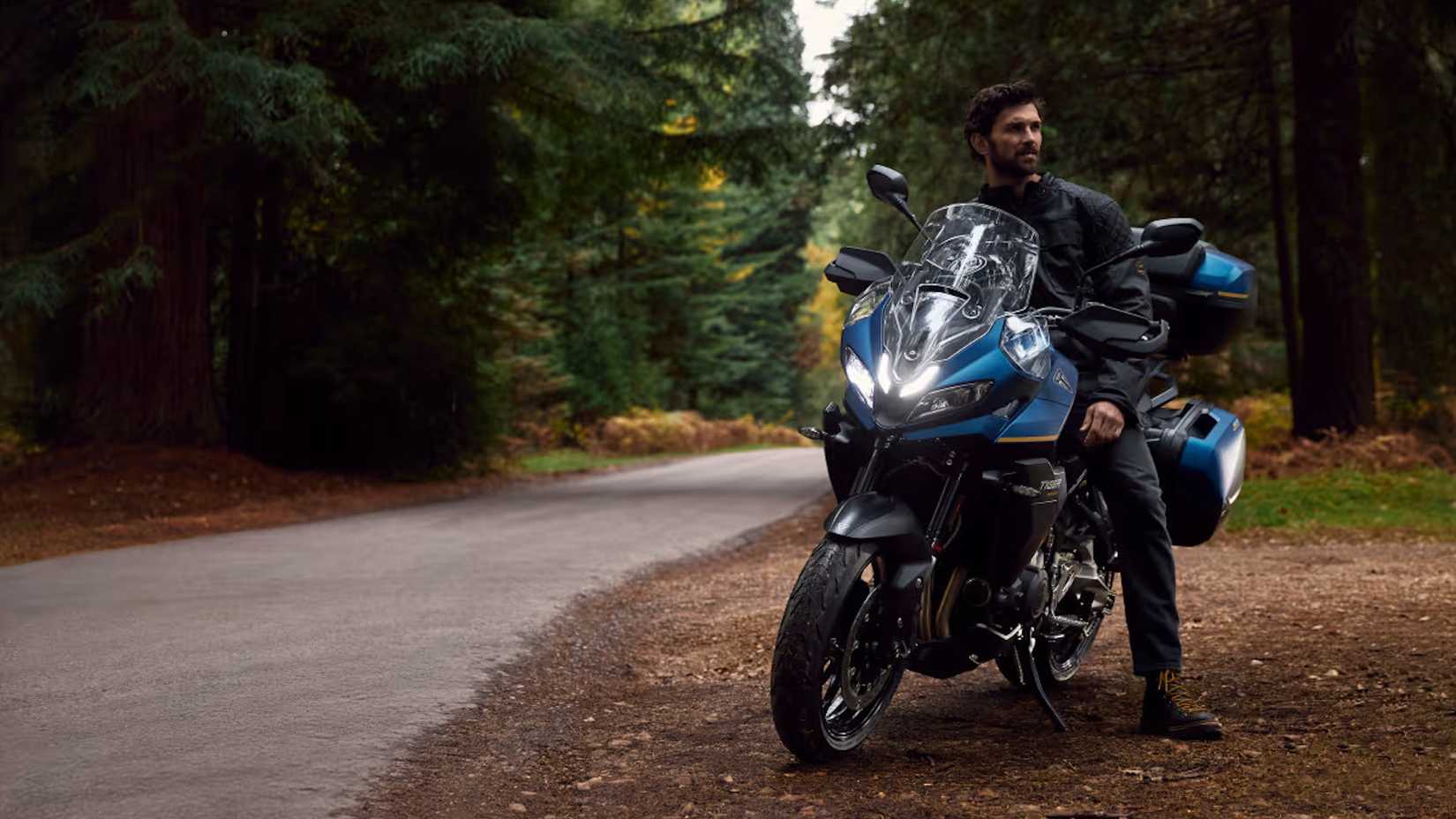 A rider with the Tiger Sport 800 Tour