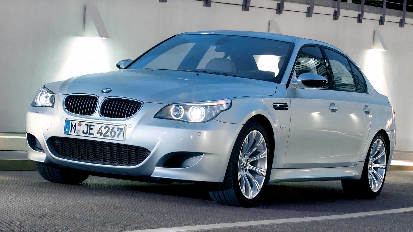 2005 BMW M5, front 3.4